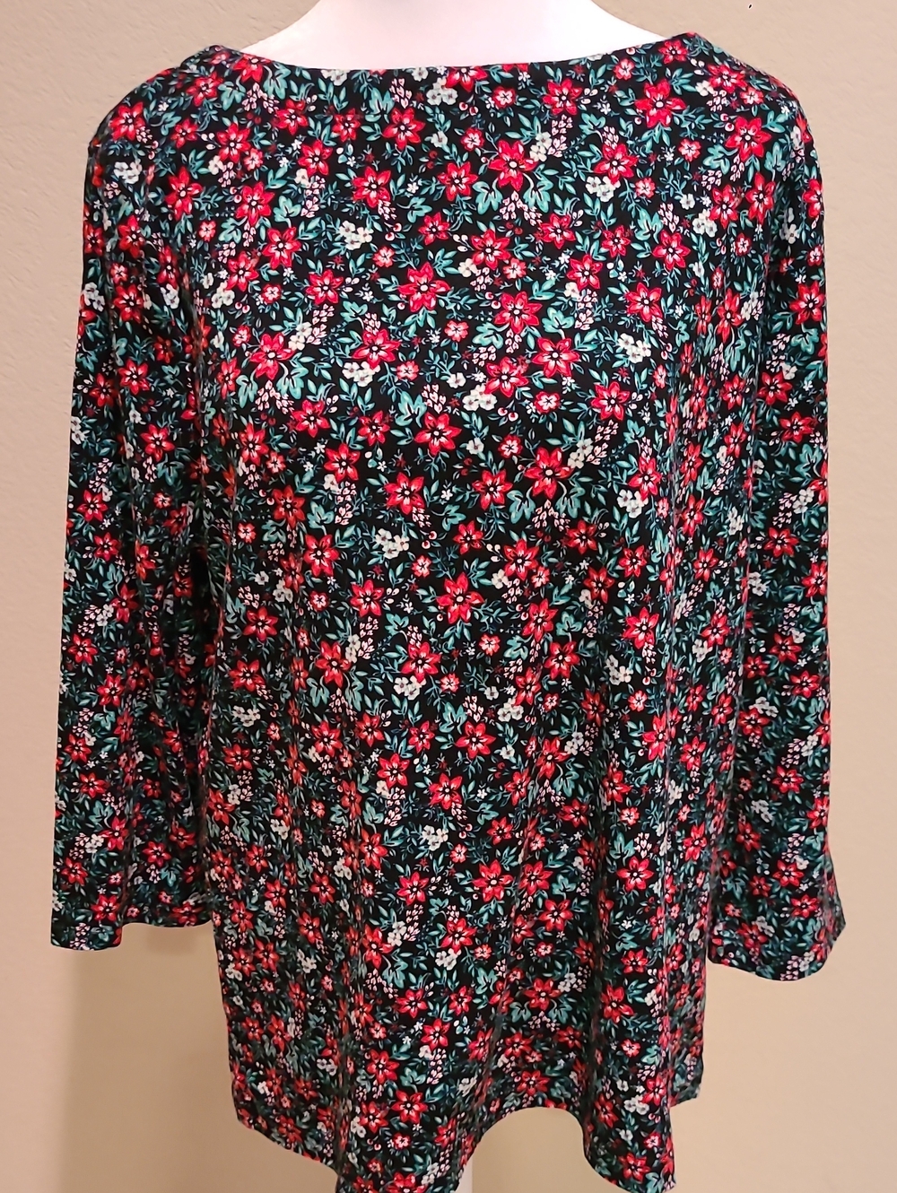 croft & barrow Black Floral Top with Red & Teal Flowers Size L
